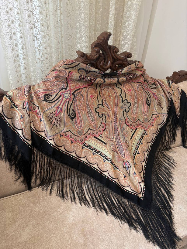 چارقد زمینه کرم ۲۰۷۶