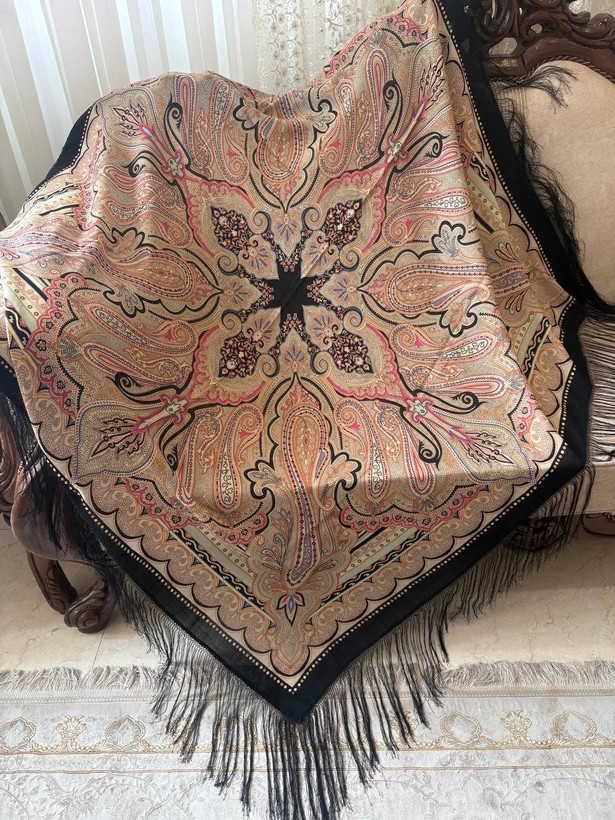 چارقد زمینه کرم ۲۰۷۶